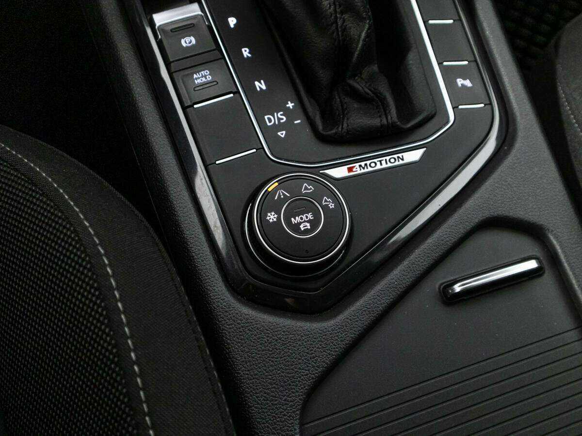 Купить Volkswagen Tiguan с пробегом. Фото: #17
