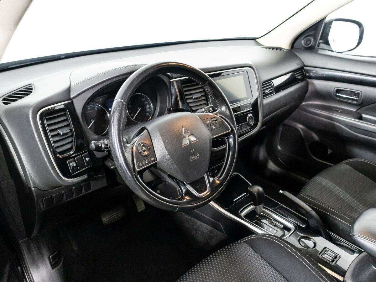 Купить Mitsubishi Outlander с пробегом. Фото: #10