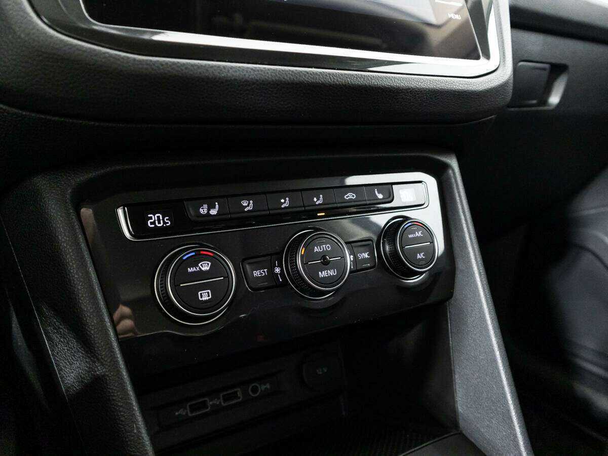 Купить Volkswagen Tiguan с пробегом. Фото: #15