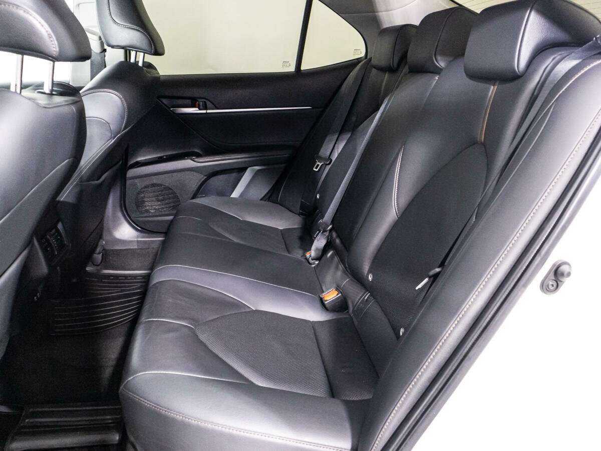 Купить Toyota Camry с пробегом. Фото: #9