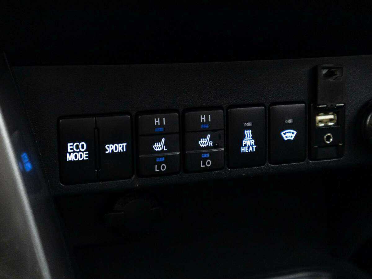 Купить Toyota RAV4 с пробегом. Фото: #18