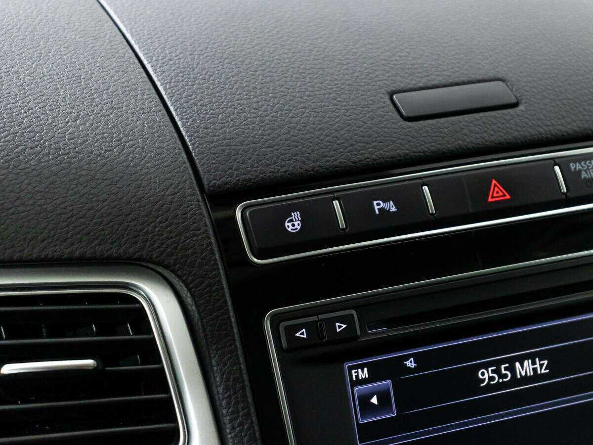 Купить Volkswagen Touareg с пробегом. Фото: #20