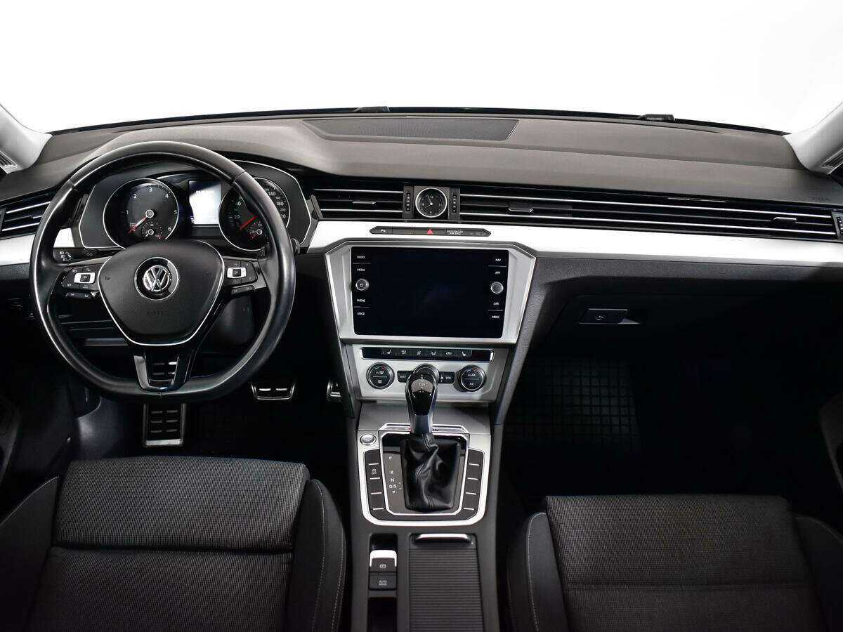 Купить Volkswagen Passat с пробегом. Фото: #11