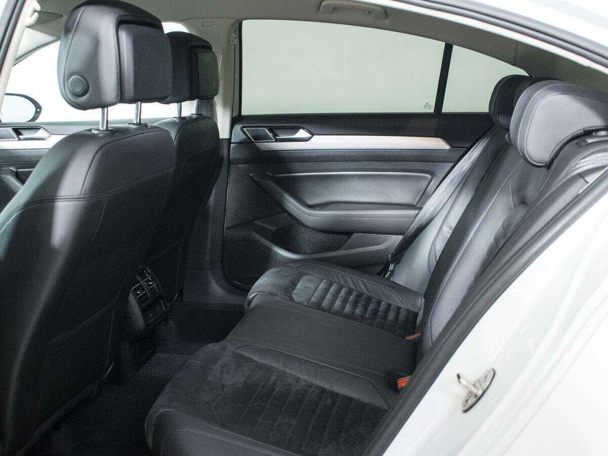 Купить Volkswagen Passat с пробегом. Фото: #8