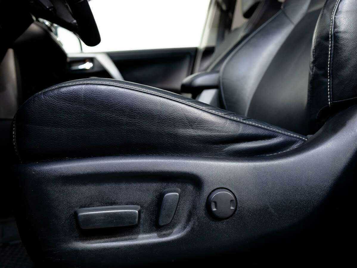 Купить Toyota RAV4 с пробегом. Фото: #13