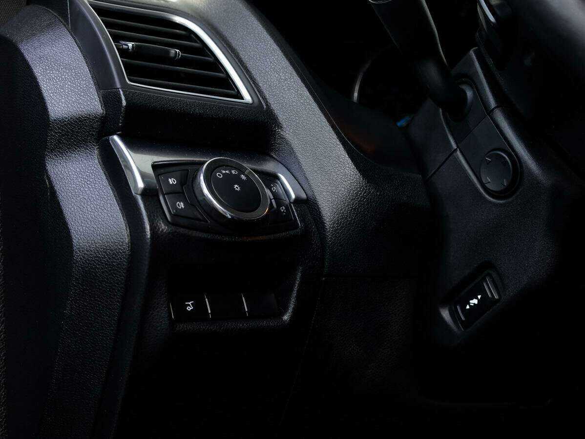 Купить Ford Explorer с пробегом. Фото: #20