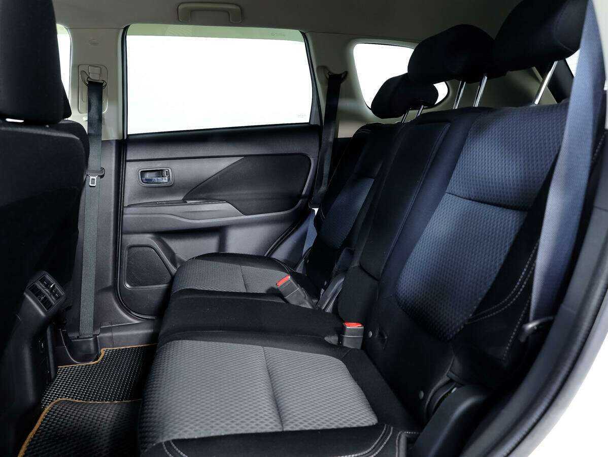 Купить Mitsubishi Outlander с пробегом. Фото: #12