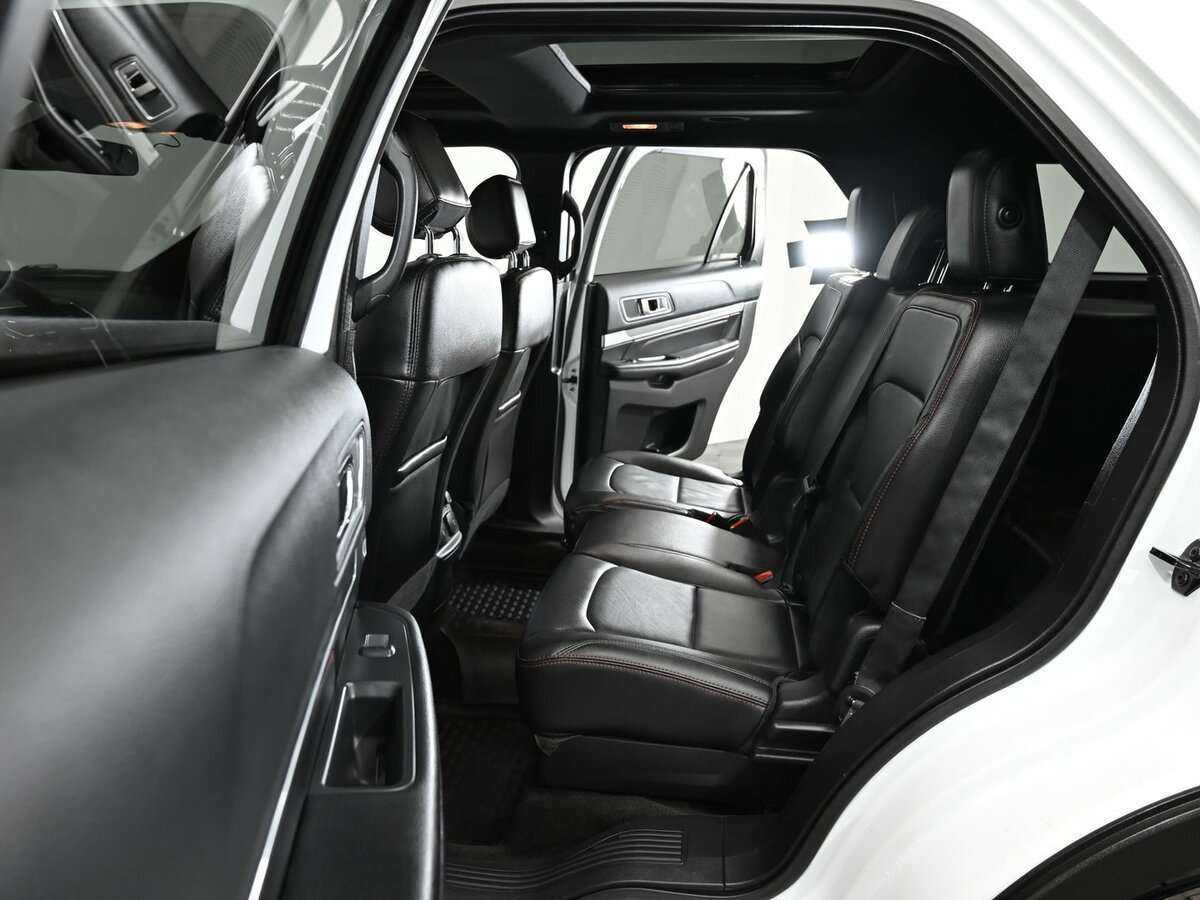 Купить Ford Explorer с пробегом. Фото: #17