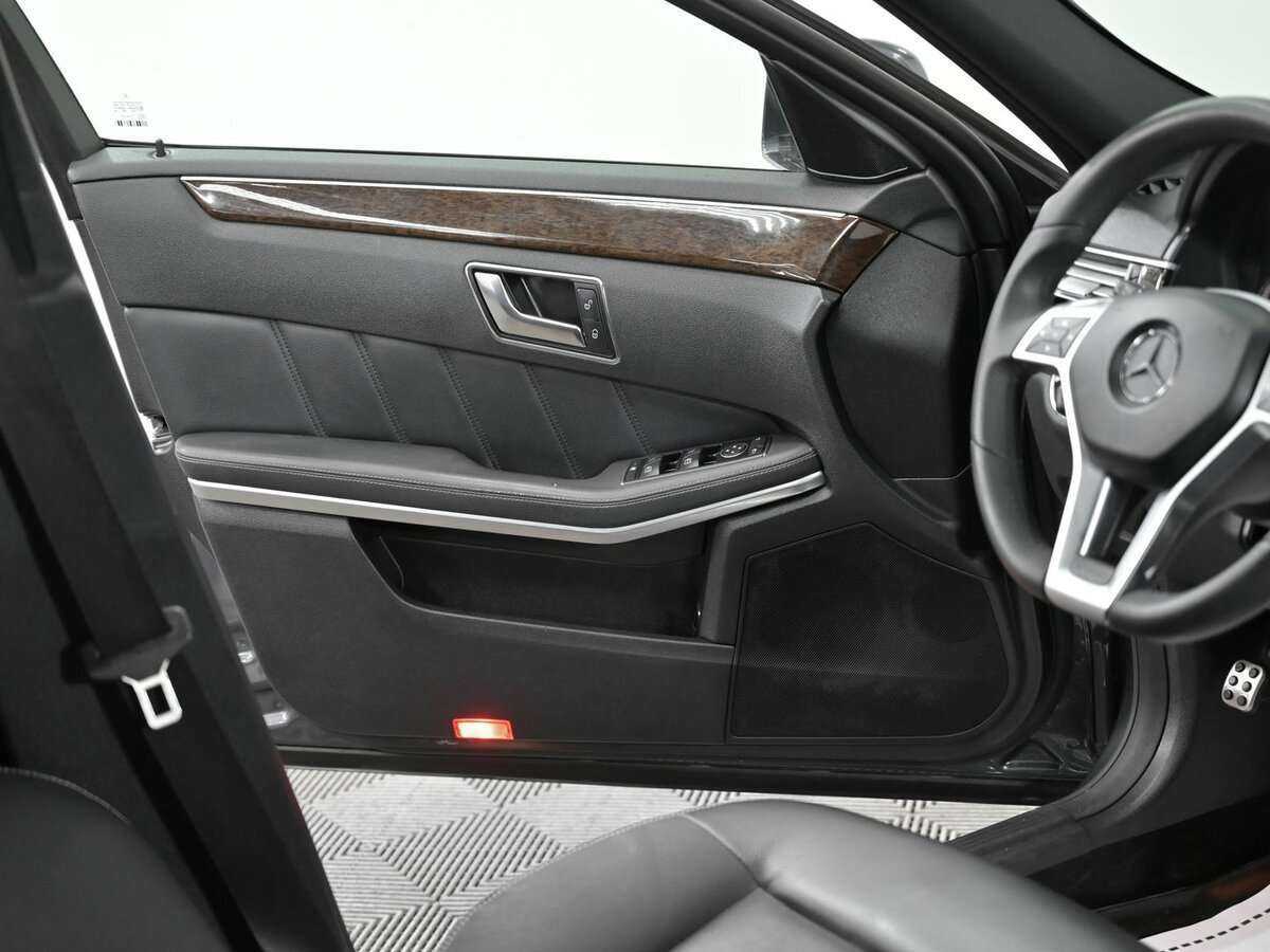 Купить Mercedes-Benz E-Класс с пробегом. Фото: #10