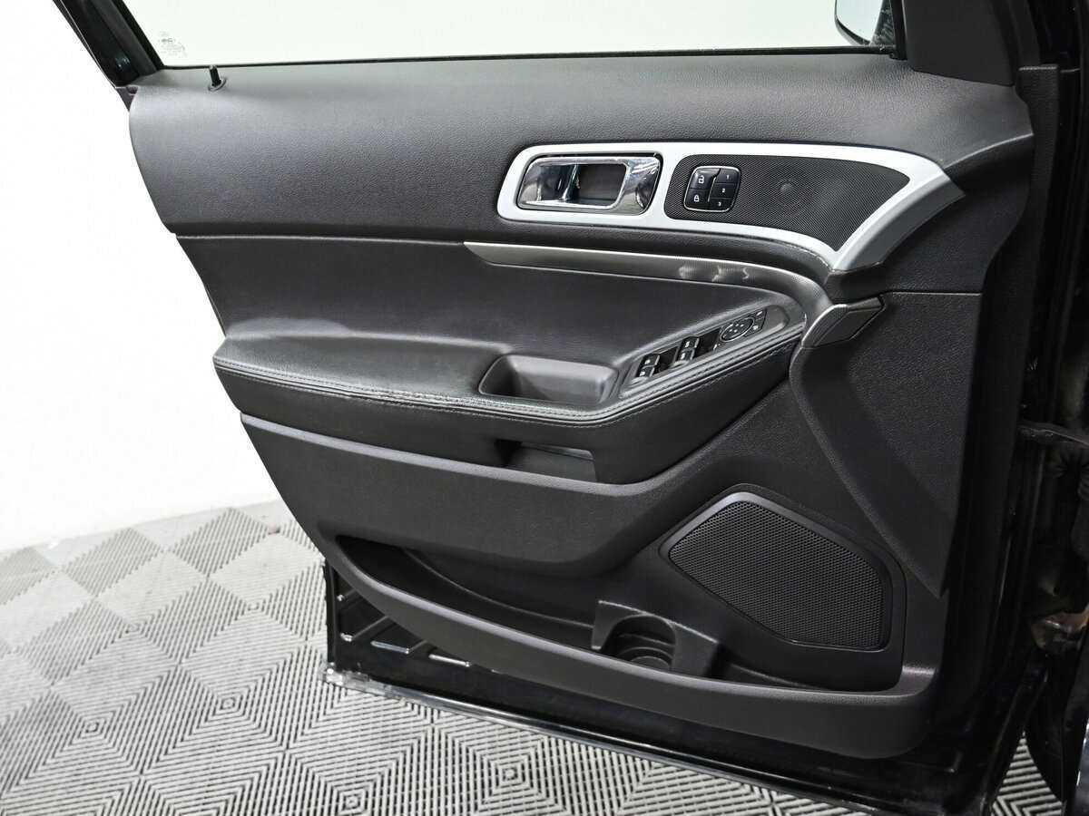 Купить Ford Explorer с пробегом. Фото: #7