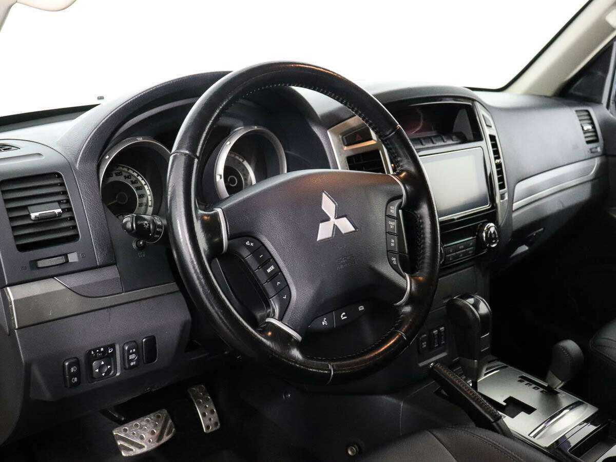 Купить Mitsubishi Pajero с пробегом. Фото: #4