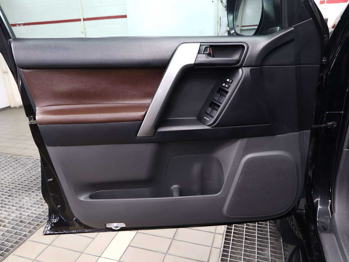 Купить Toyota Land Cruiser Prado с пробегом. Фото: #4