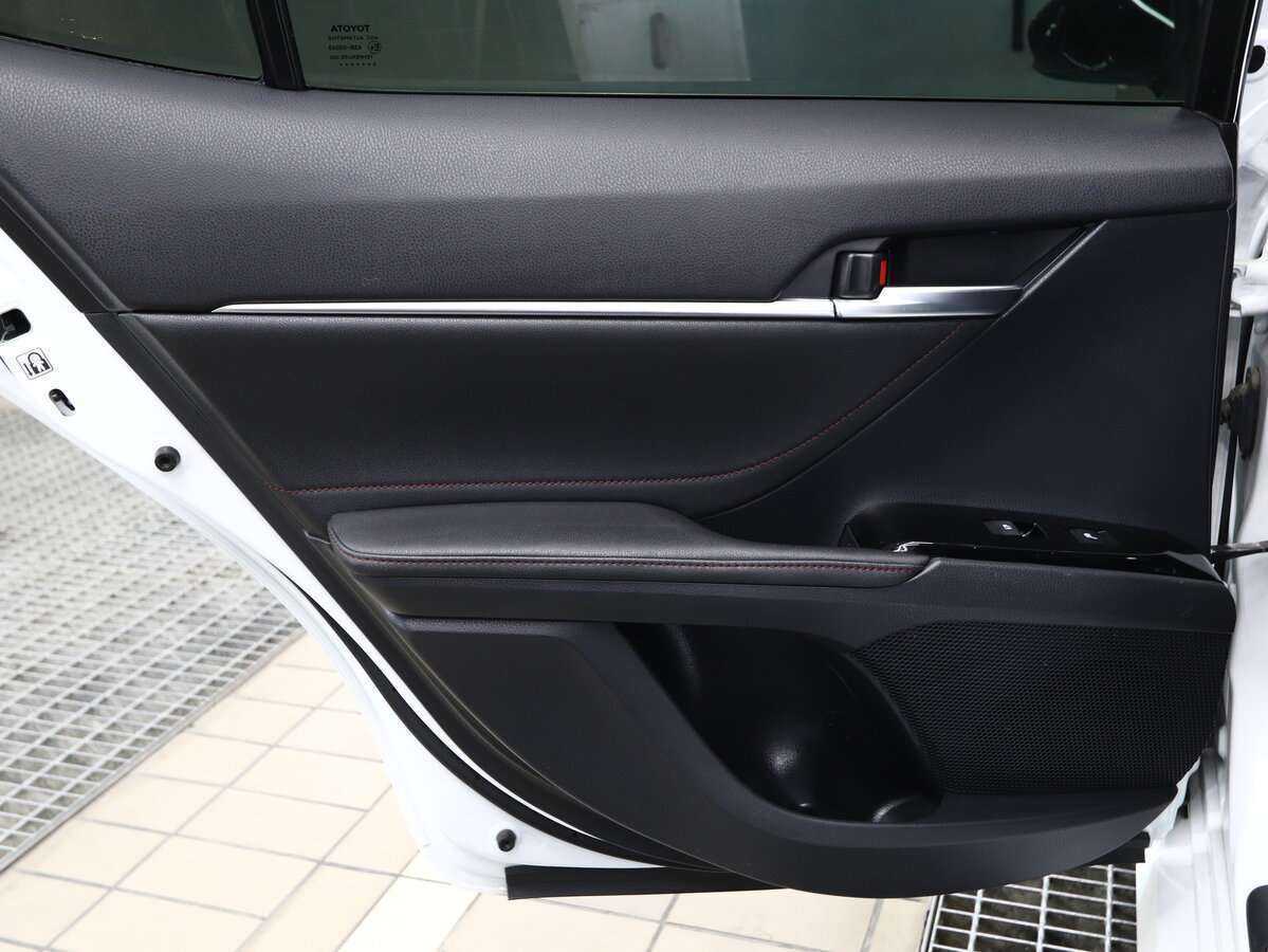 Купить Toyota Camry с пробегом. Фото: #8