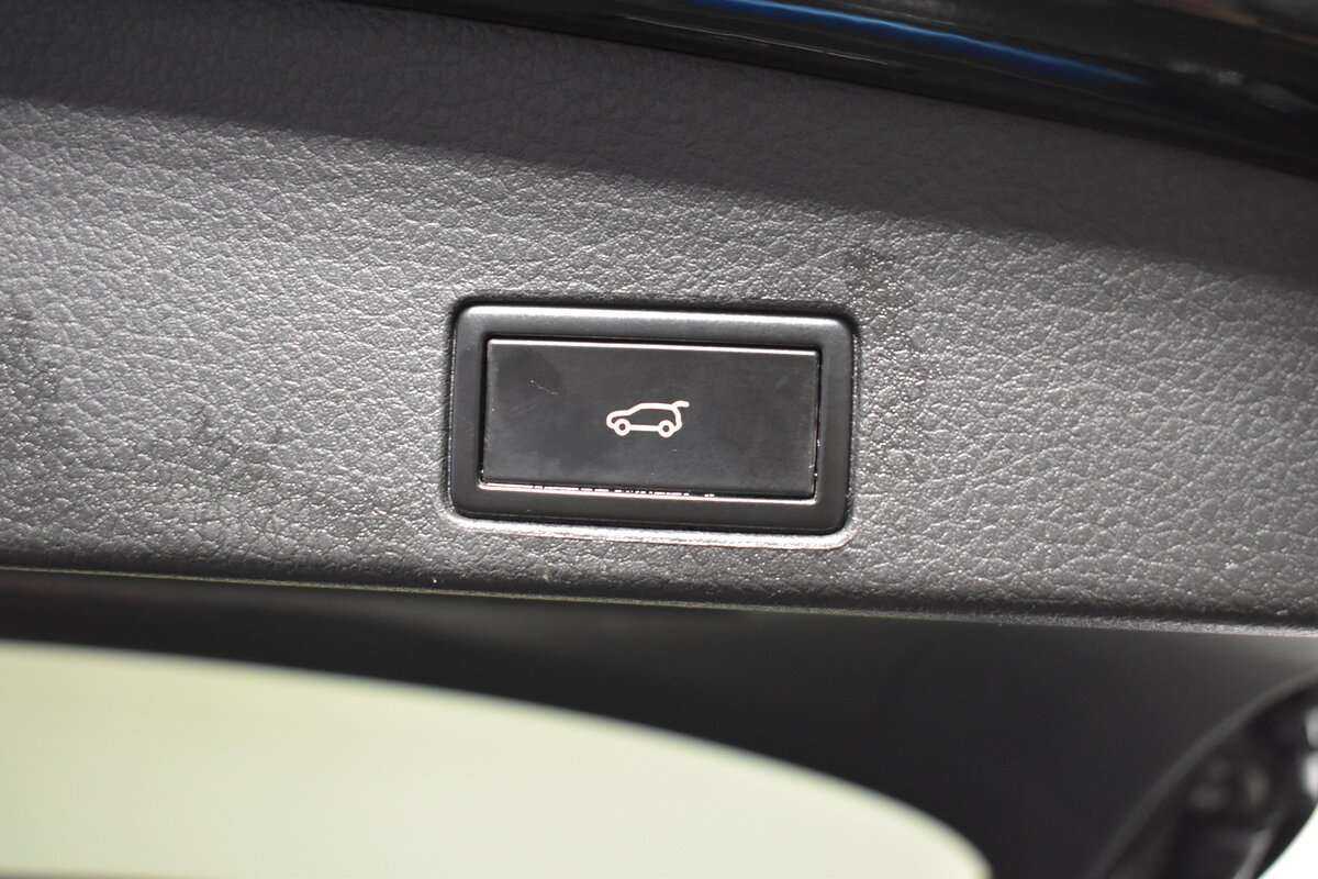 Купить Volkswagen Touareg с пробегом. Фото: #8