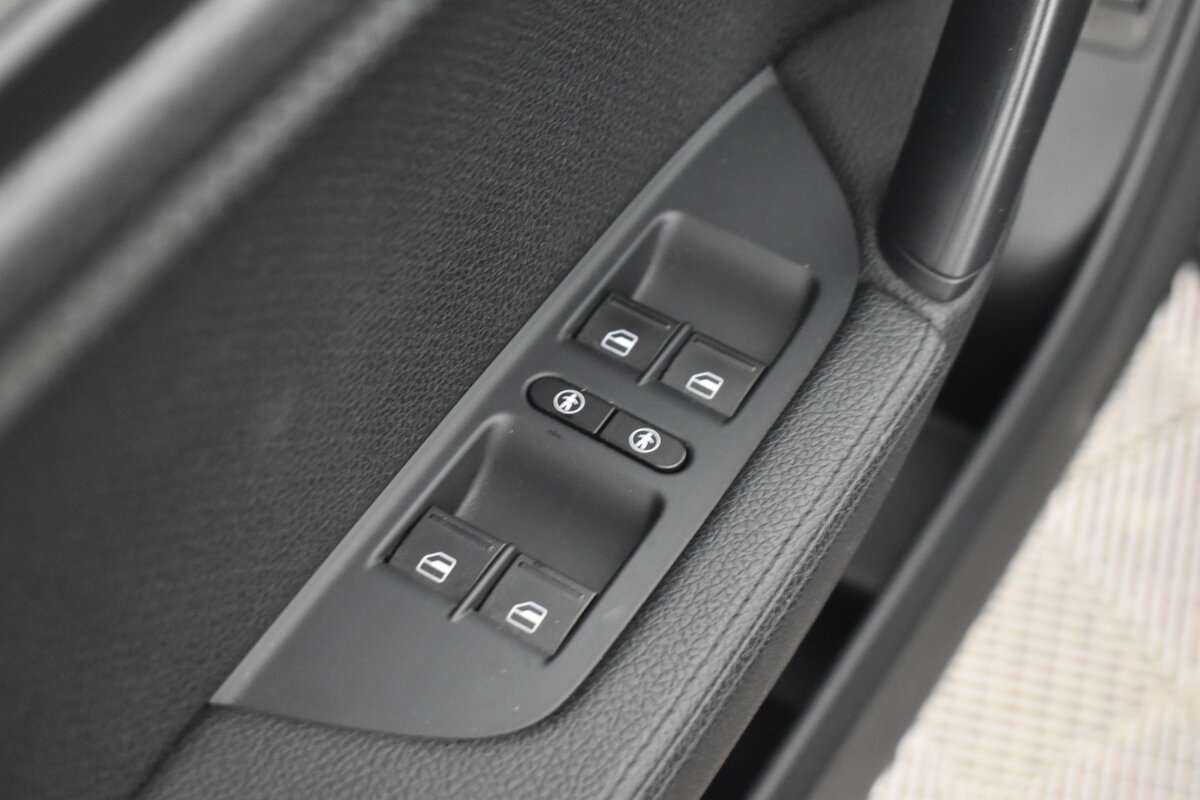 Купить Volkswagen Touareg с пробегом. Фото: #9