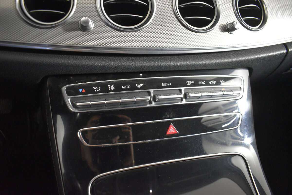 Купить Mercedes-Benz E-Класс с пробегом. Фото: #17