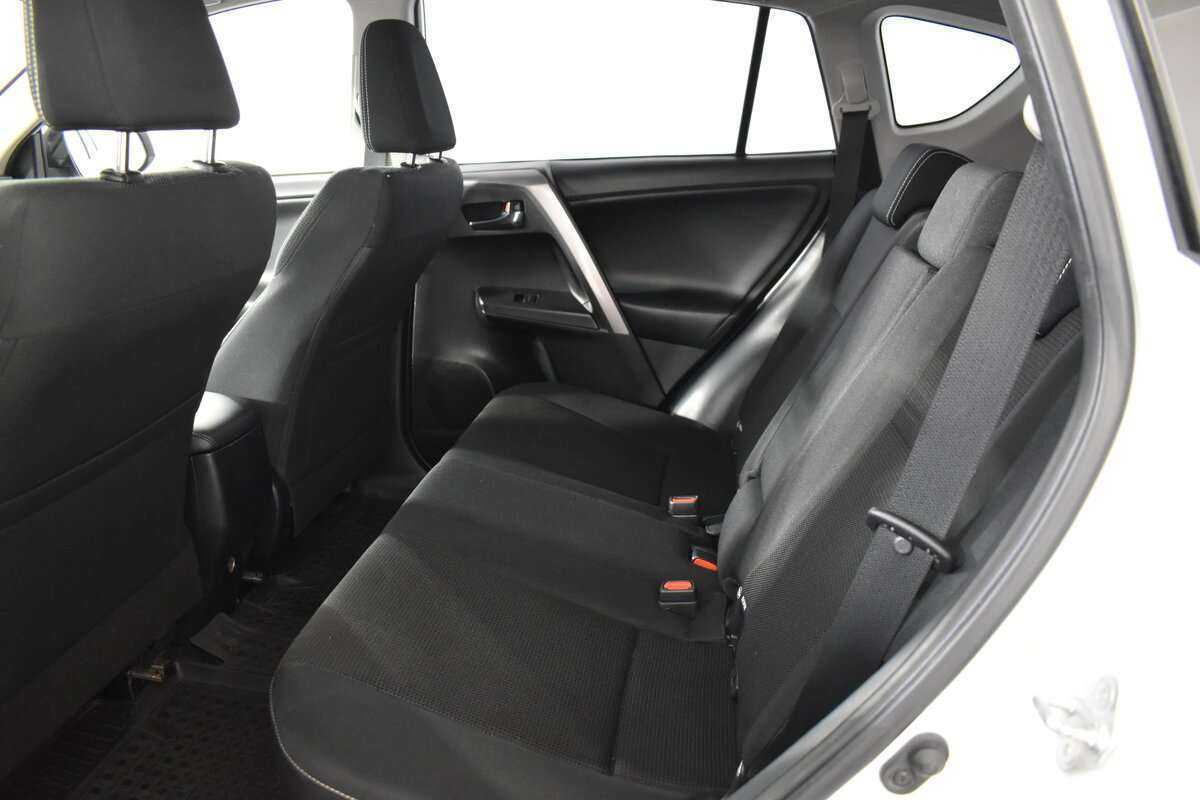 Купить Toyota RAV4 с пробегом. Фото: #6