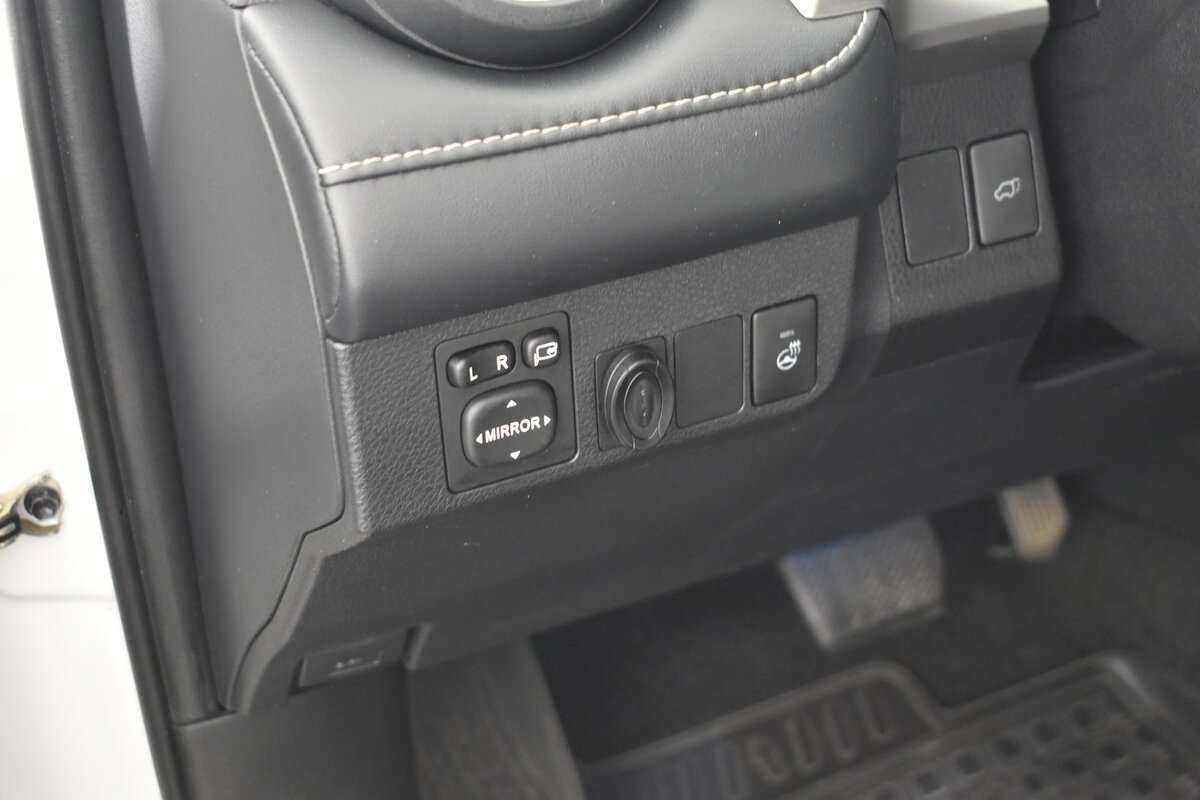 Купить Toyota RAV4 с пробегом. Фото: #8