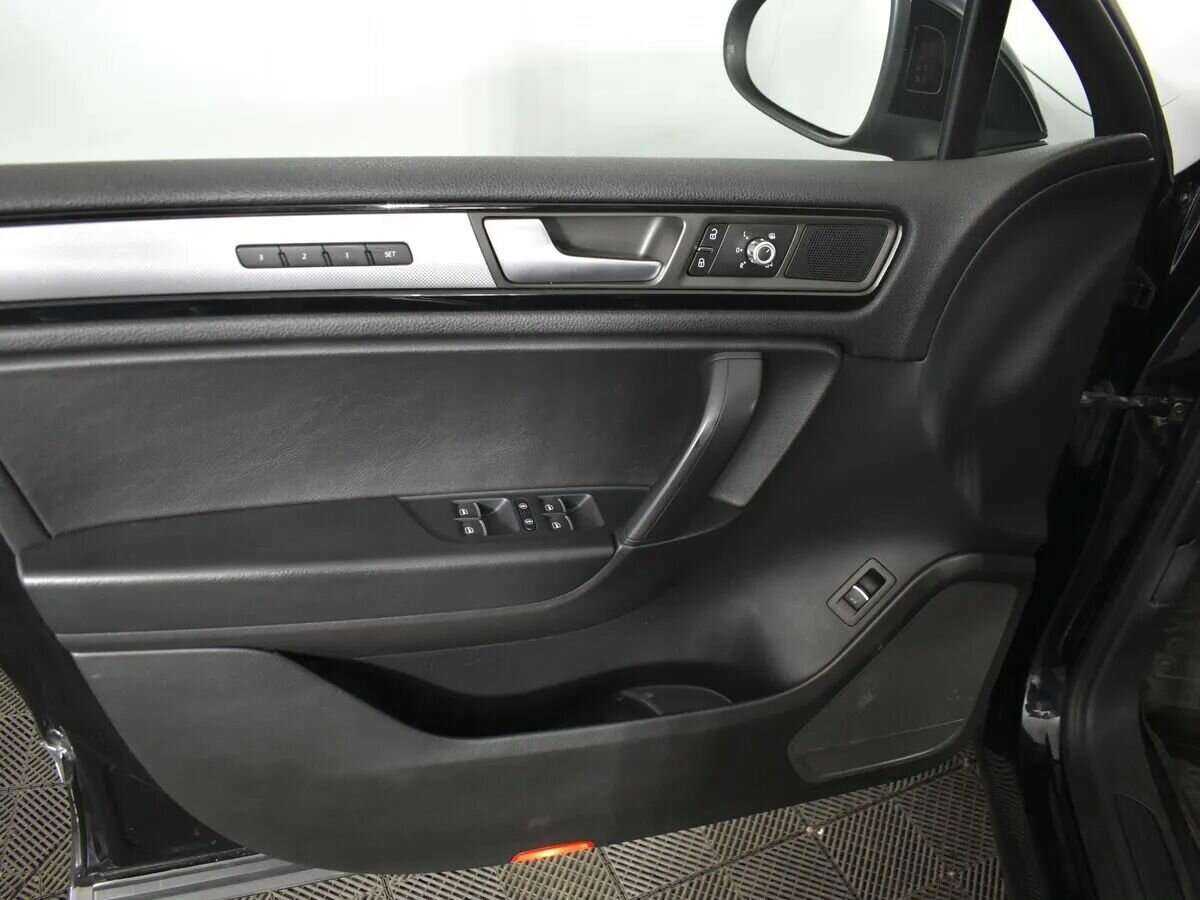 Купить Volkswagen Touareg с пробегом. Фото: #14