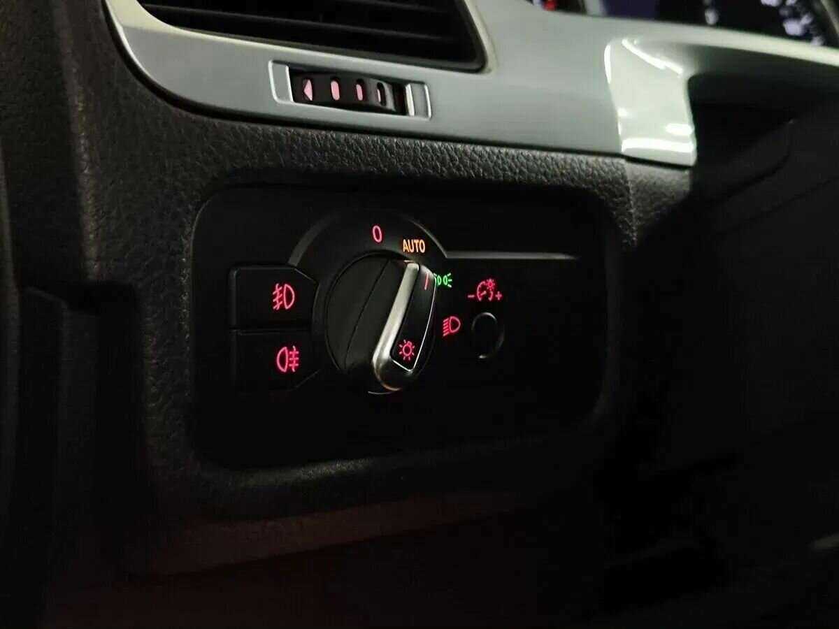 Купить Volkswagen Touareg с пробегом. Фото: #18