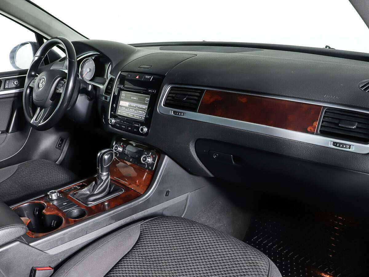 Купить Volkswagen Touareg с пробегом. Фото: #8