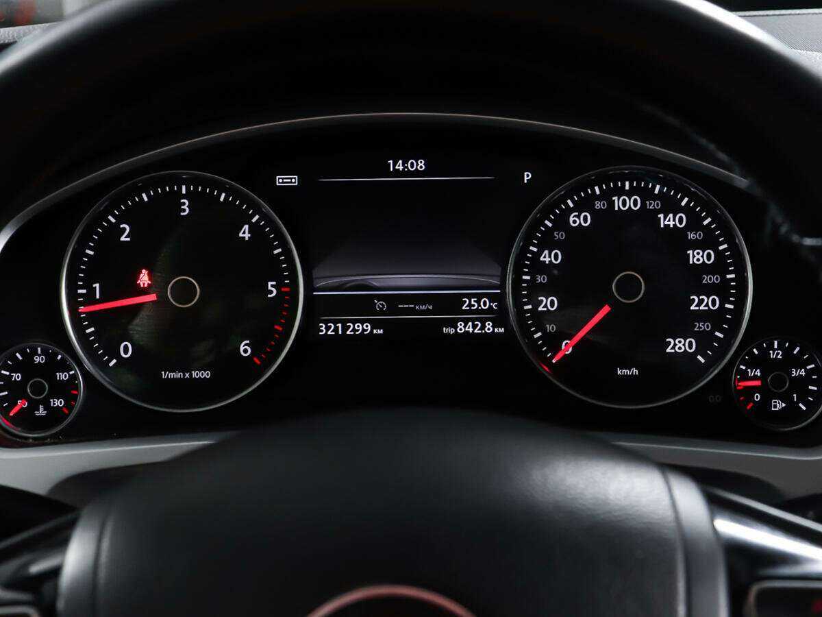 Купить Volkswagen Touareg с пробегом. Фото: #13