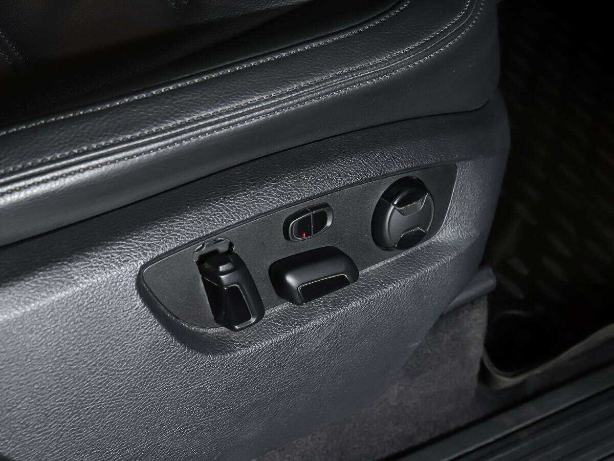 Купить Volkswagen Touareg с пробегом. Фото: #15