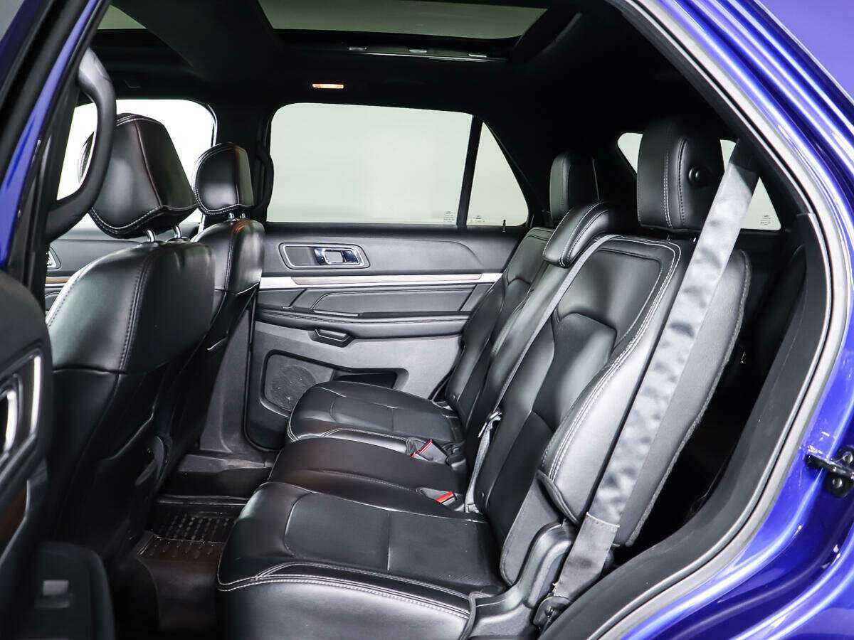 Купить Ford Explorer с пробегом. Фото: #10