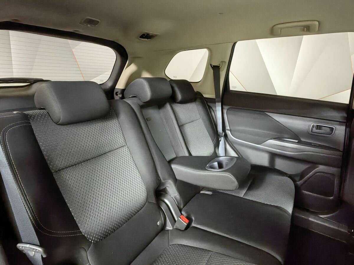 Купить Mitsubishi Outlander с пробегом. Фото: #10