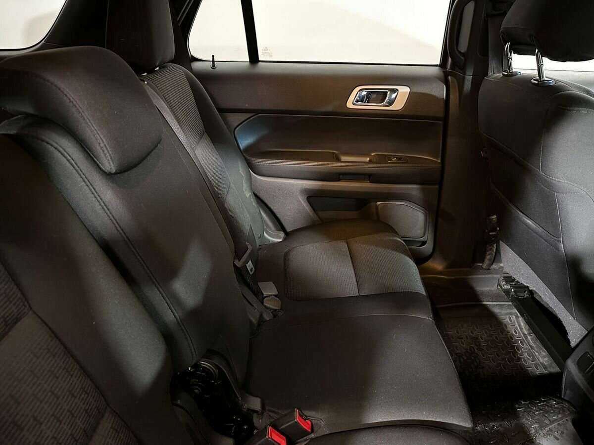 Купить Ford Explorer с пробегом. Фото: #10