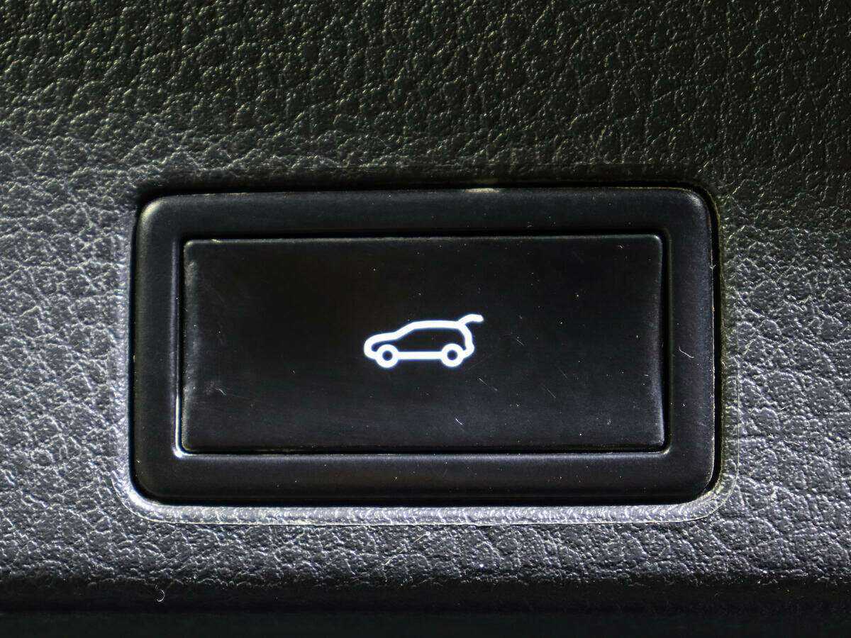 Купить Volkswagen Touareg с пробегом. Фото: #16