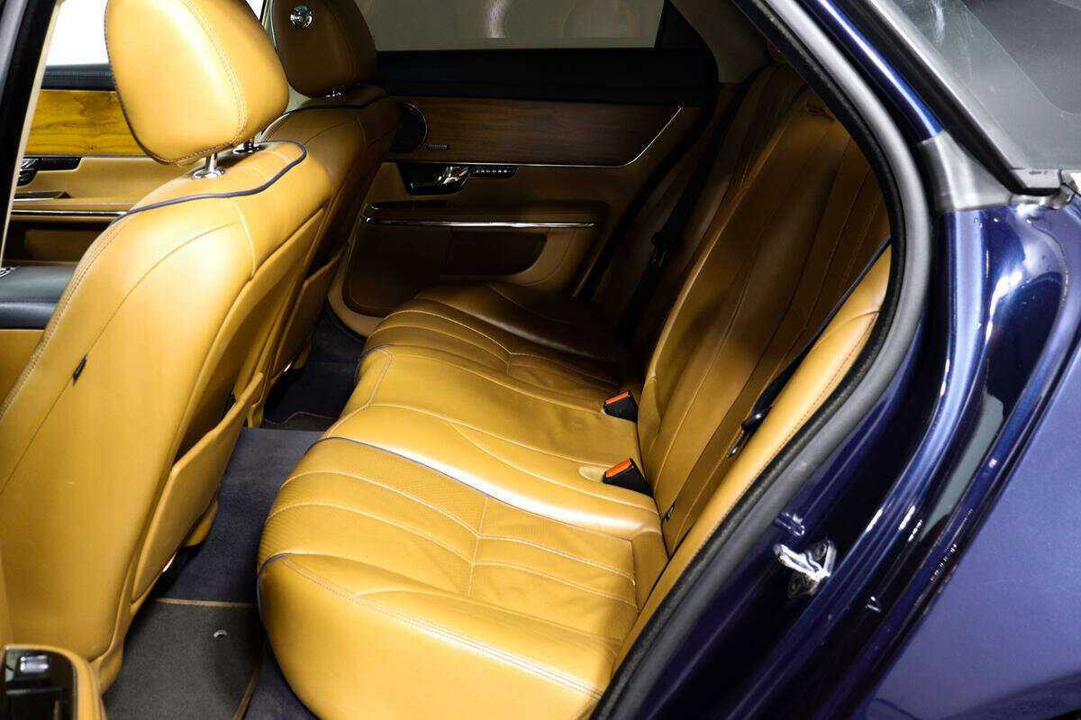 Купить Jaguar XJ с пробегом. Фото: #11