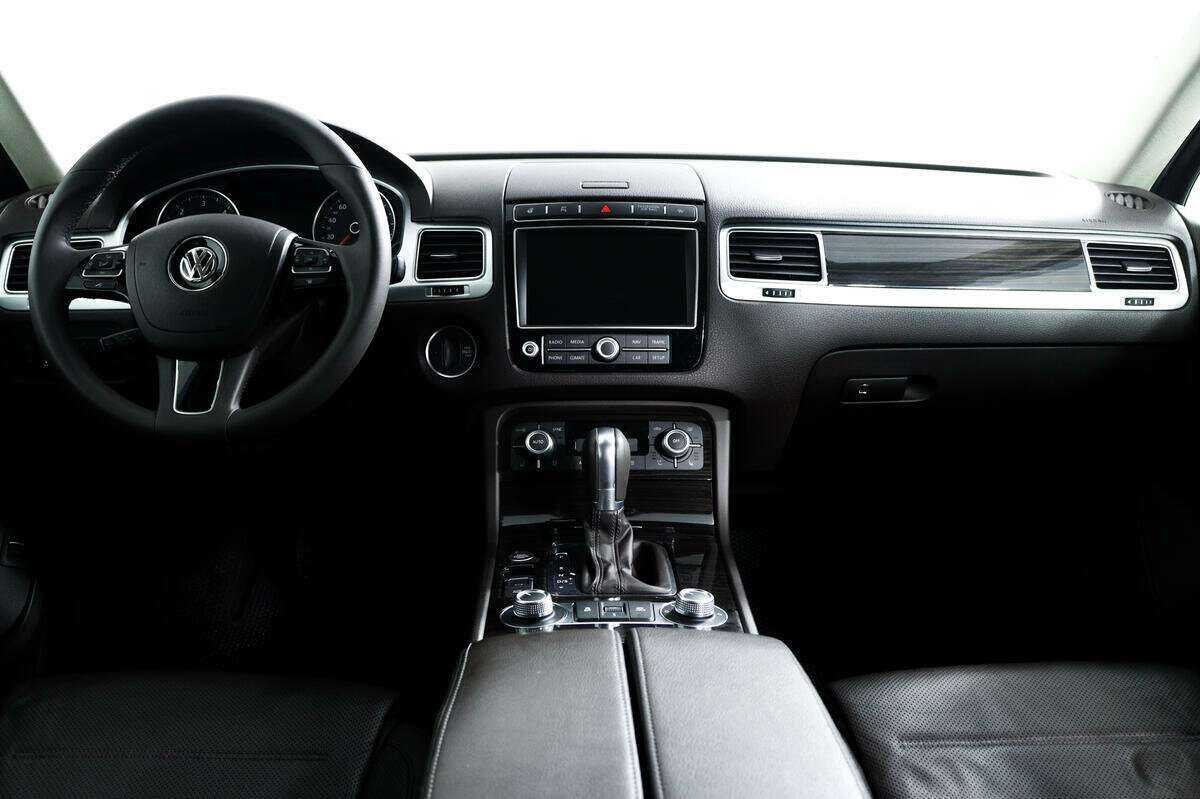 Купить Volkswagen Touareg с пробегом. Фото: #10