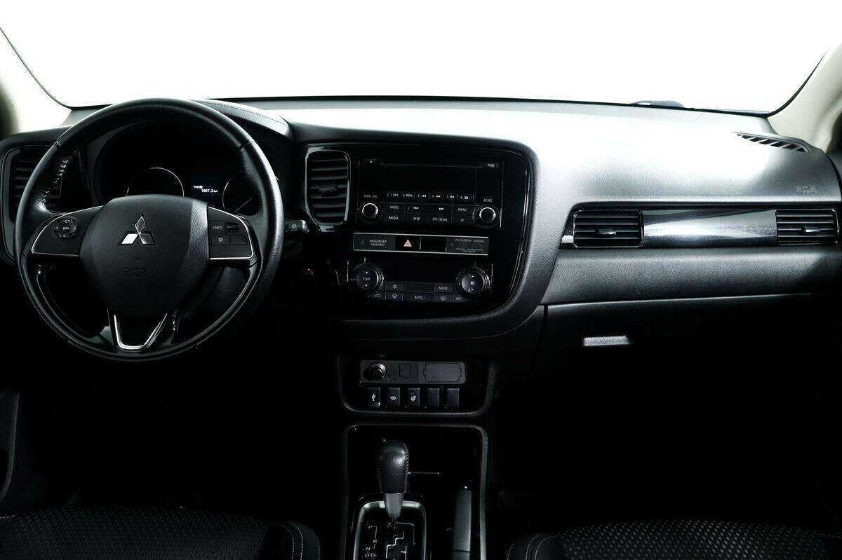 Купить Mitsubishi Outlander с пробегом. Фото: #10