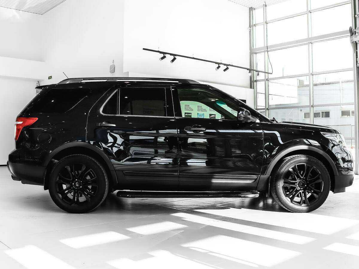 Купить Ford Explorer с пробегом. Фото: #3