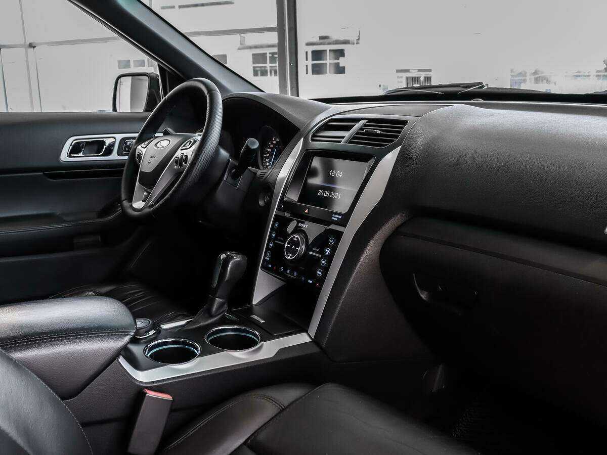 Купить Ford Explorer с пробегом. Фото: #12