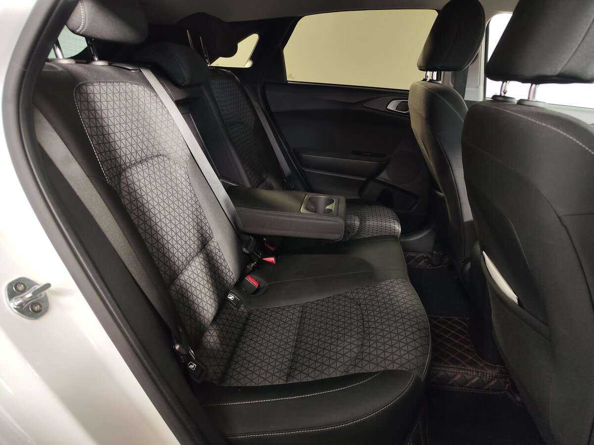 Купить Kia Ceed с пробегом. Фото: #8