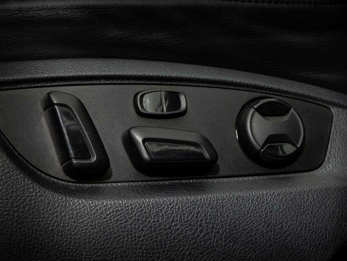 Купить Volkswagen Touareg с пробегом. Фото: #17