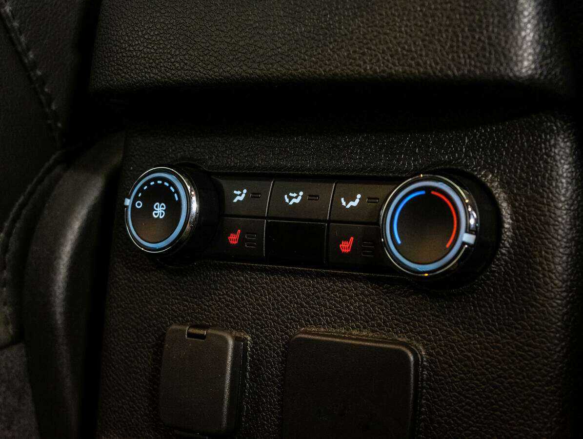 Купить Ford Explorer с пробегом. Фото: #21