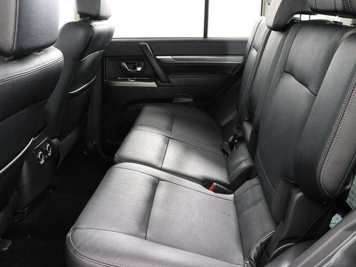 Купить Mitsubishi Pajero с пробегом. Фото: #8