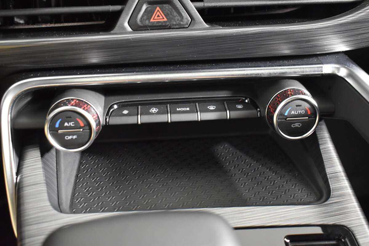 Купить Geely Tugella с пробегом. Фото: #17