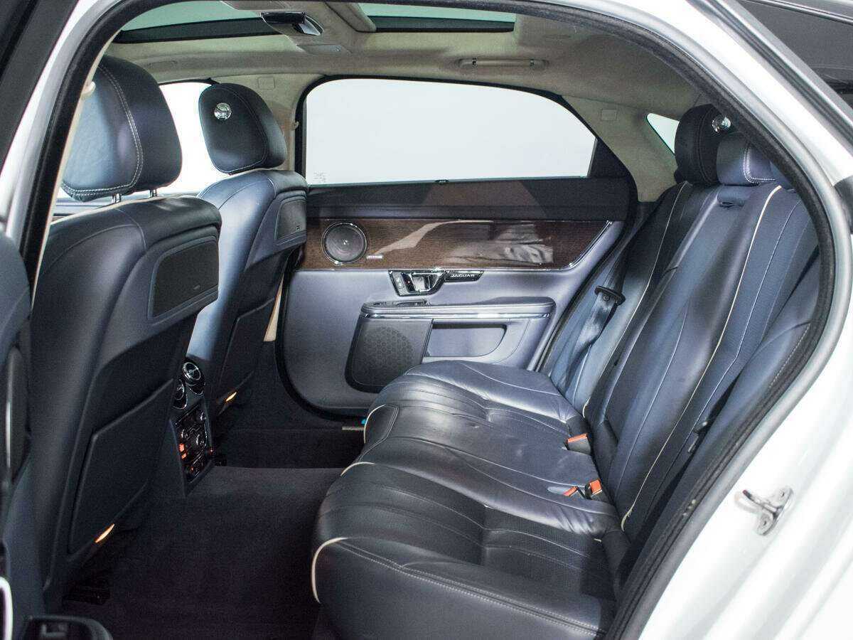 Купить Jaguar XJ с пробегом. Фото: #9