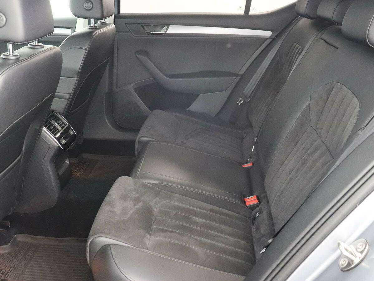 Купить Skoda Superb с пробегом. Фото: #8