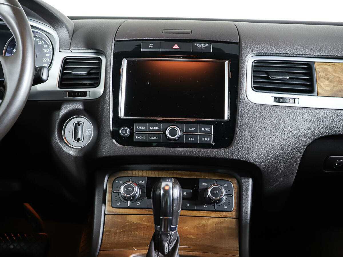 Купить Volkswagen Touareg с пробегом. Фото: #11