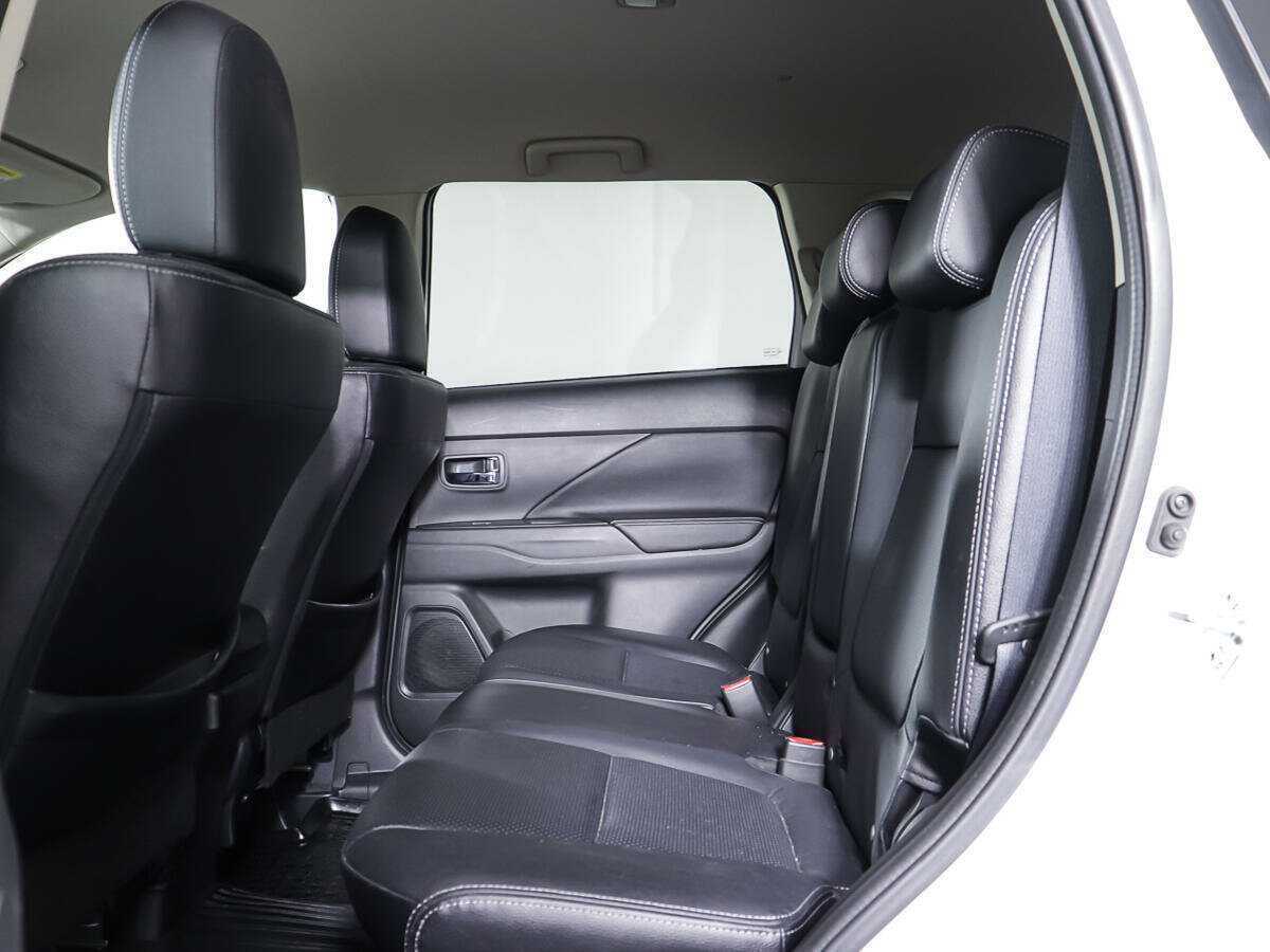 Купить Mitsubishi Outlander с пробегом. Фото: #9