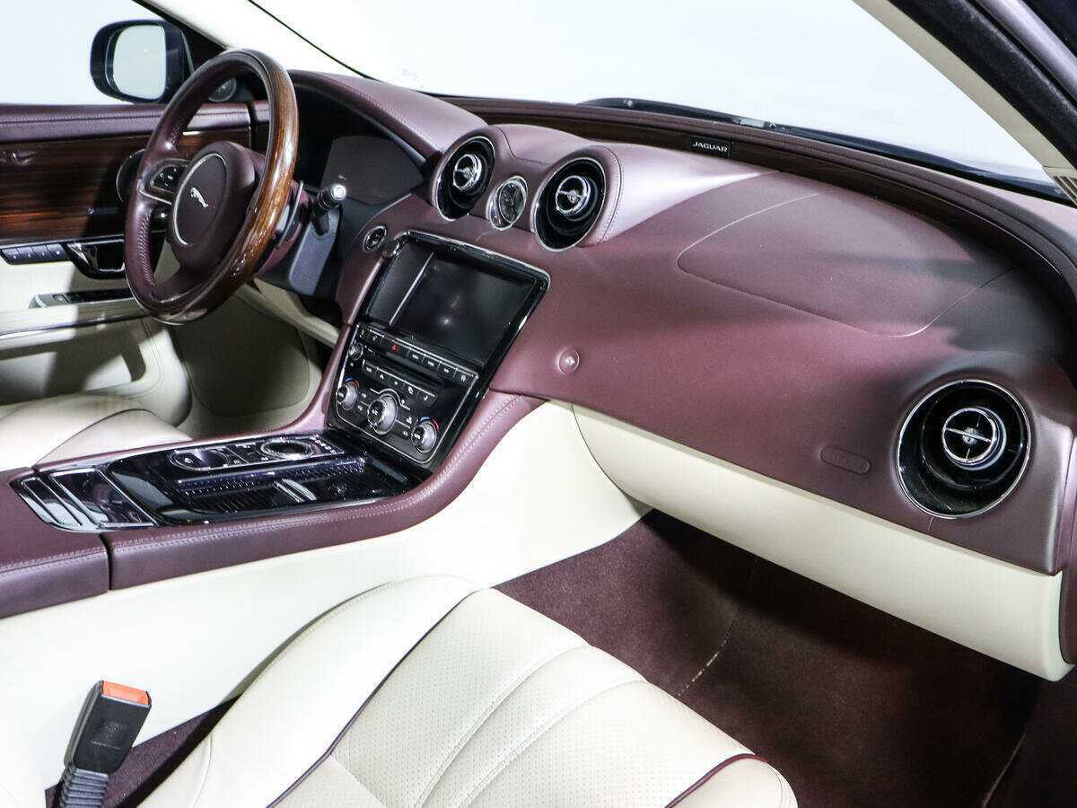 Купить Jaguar XJ с пробегом. Фото: #7