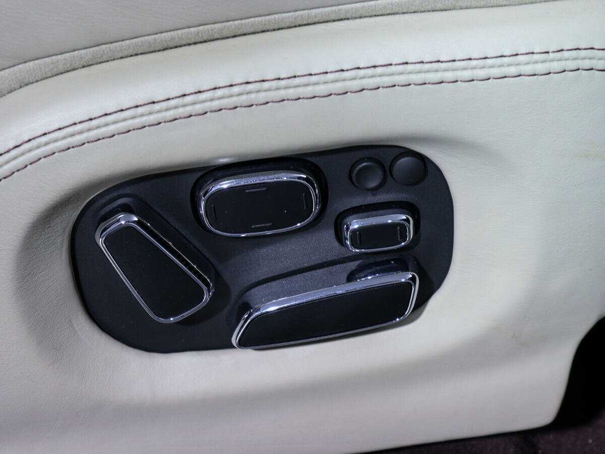 Купить Jaguar XJ с пробегом. Фото: #15