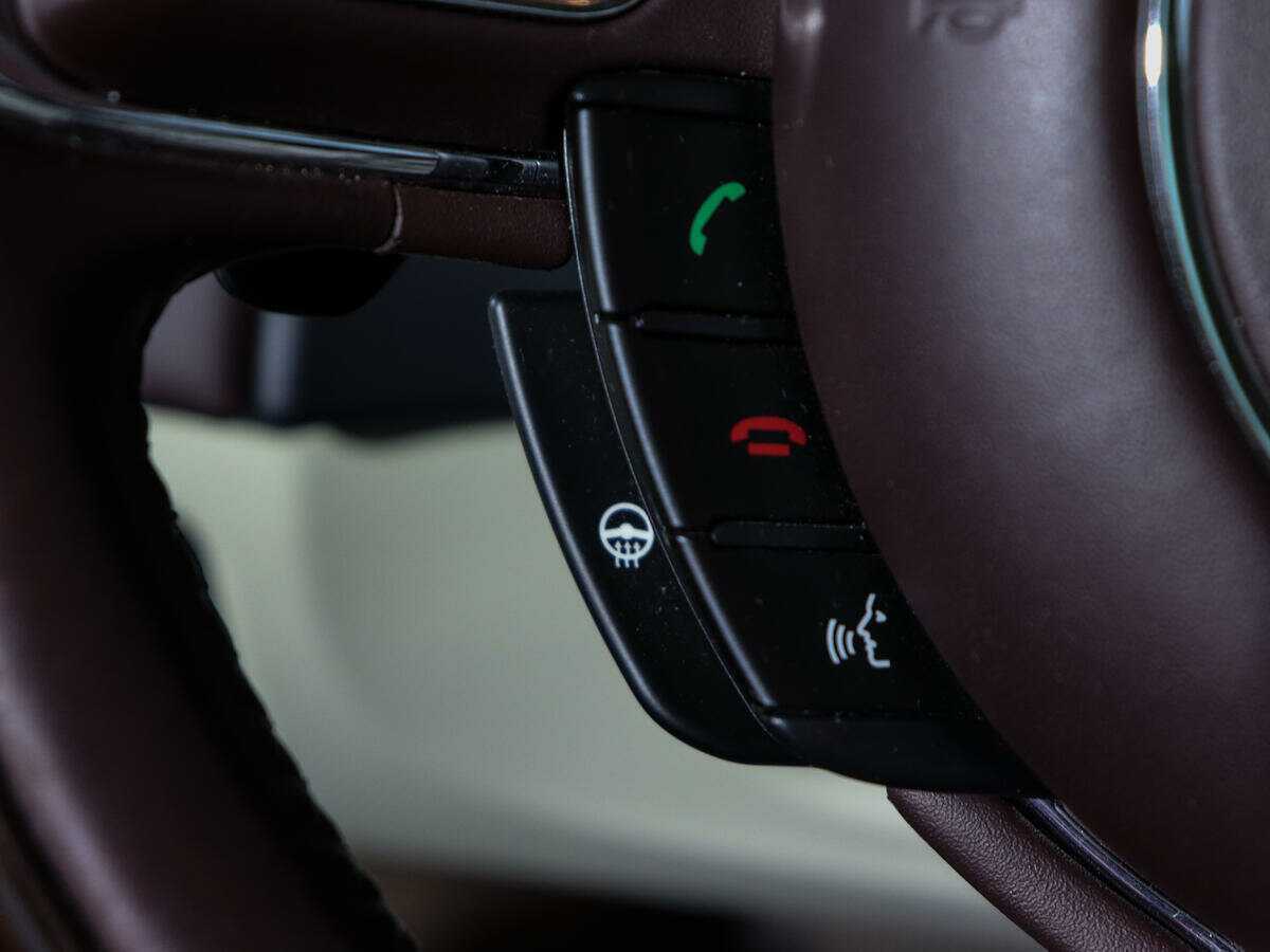 Купить Jaguar XJ с пробегом. Фото: #32