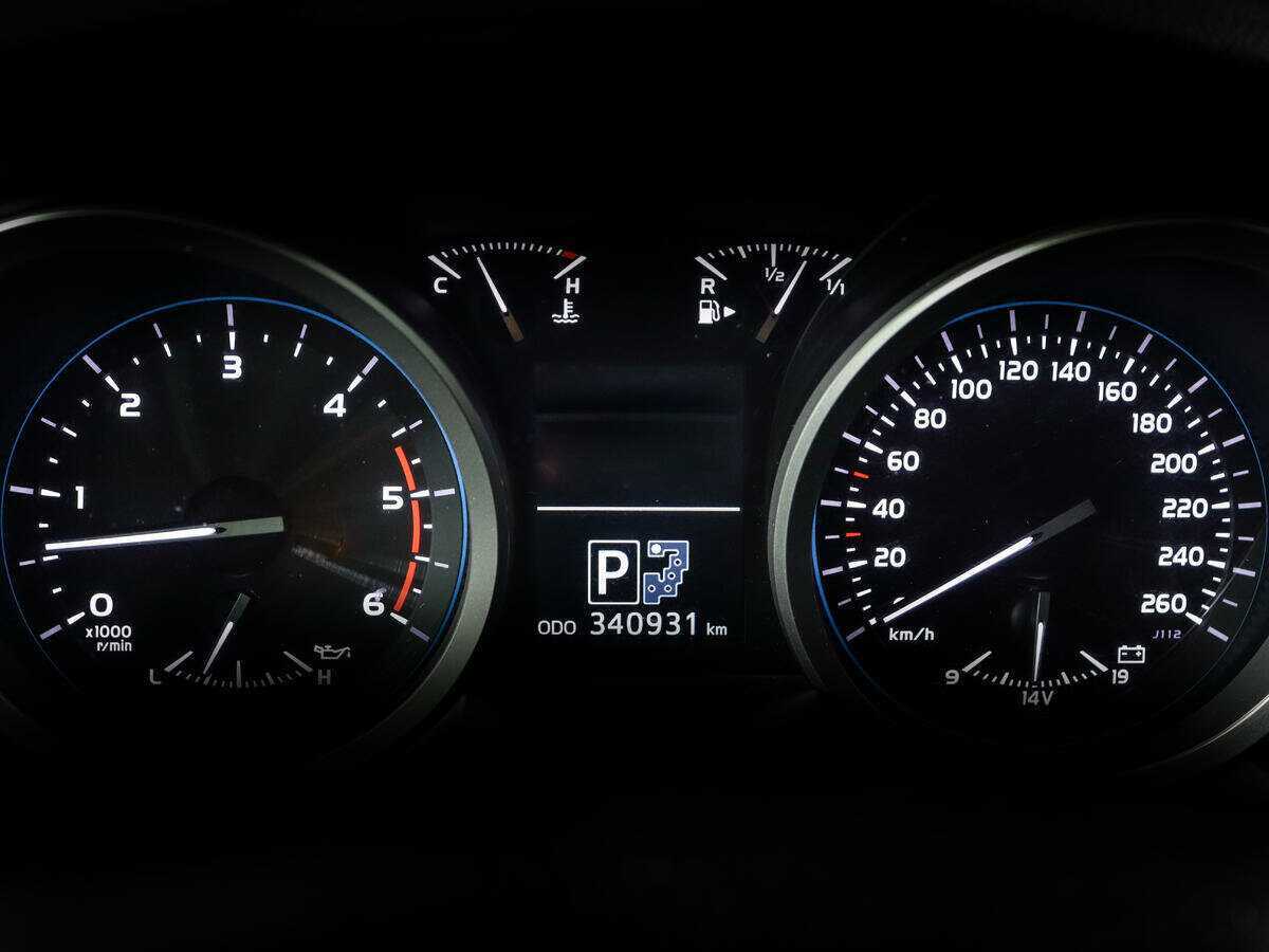 Купить Toyota Land Cruiser с пробегом. Фото: #10