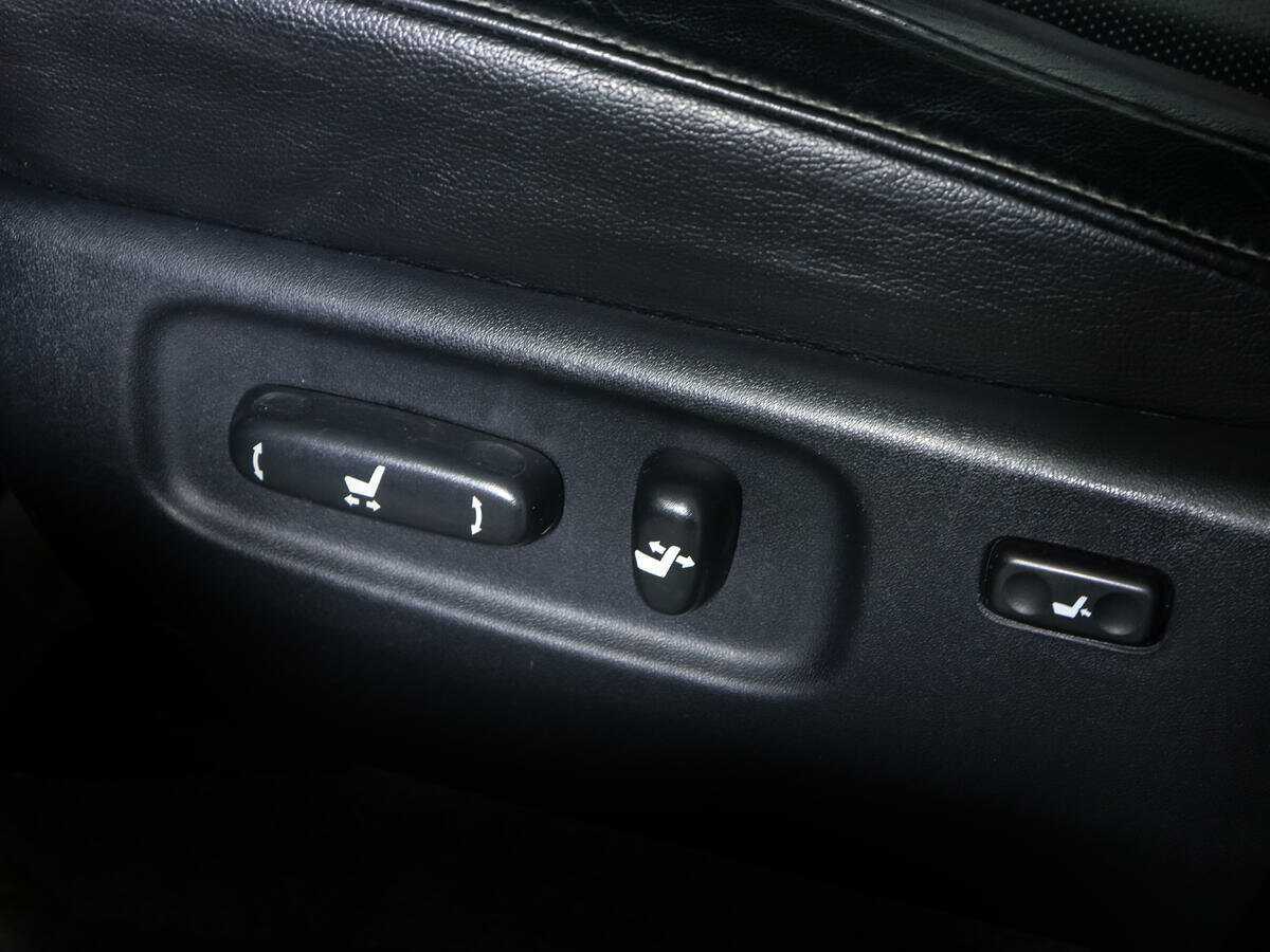 Купить Toyota Land Cruiser с пробегом. Фото: #18